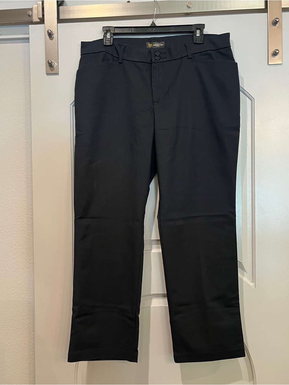 Lee reg fit Black Straight-Leg Pants. Casual or dress up. Petite